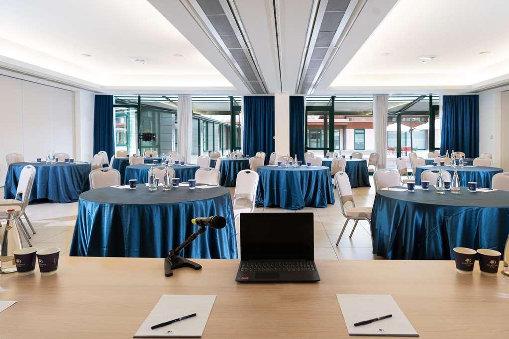 Doubletree By Hilton Milan Malpensa Solbiate Olona Hotel Instalações foto