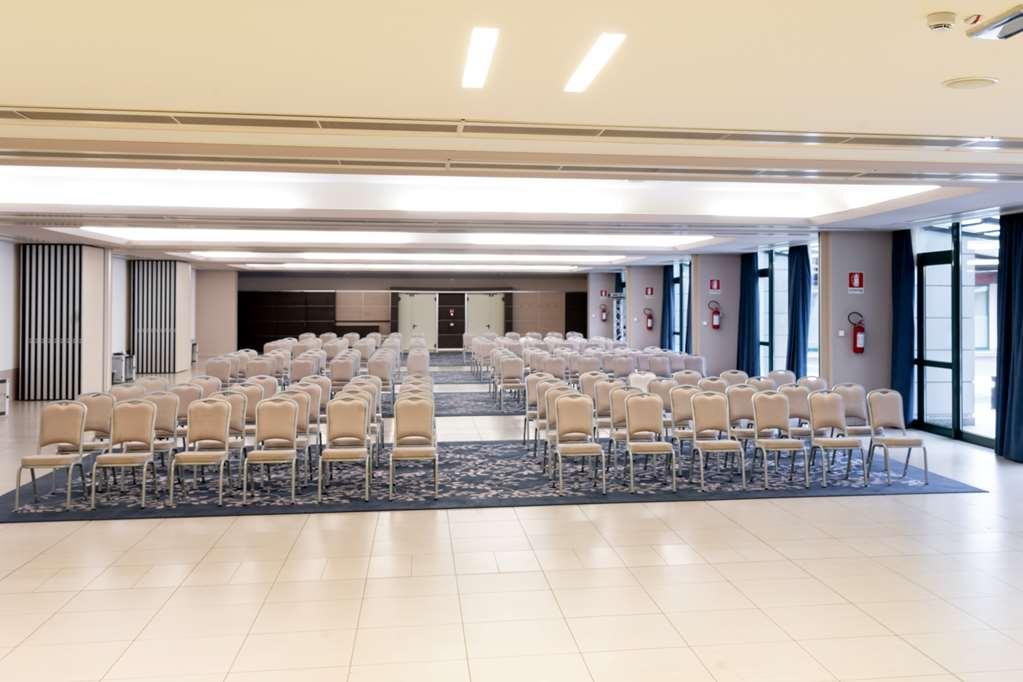 Doubletree By Hilton Milan Malpensa Solbiate Olona Hotel Instalações foto