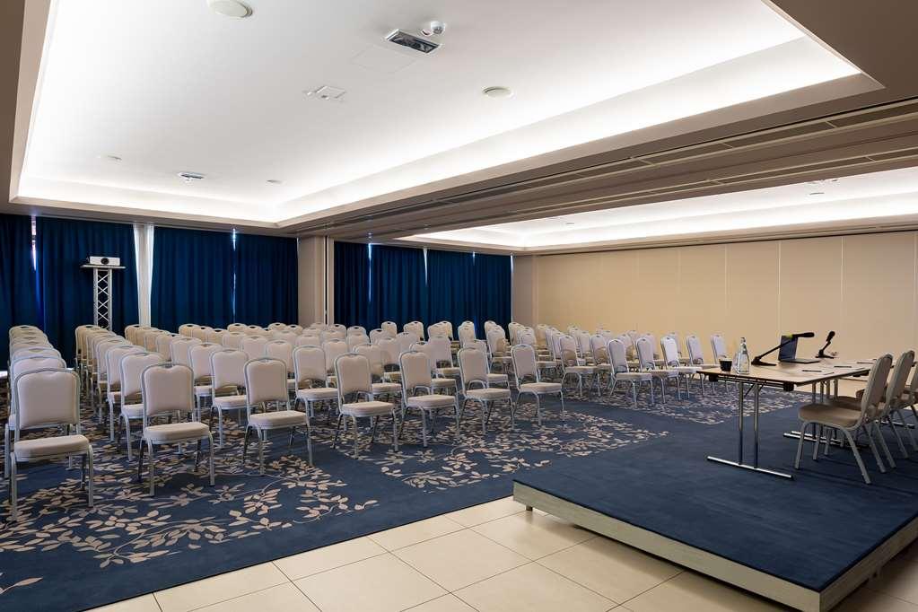 Doubletree By Hilton Milan Malpensa Solbiate Olona Hotel Instalações foto