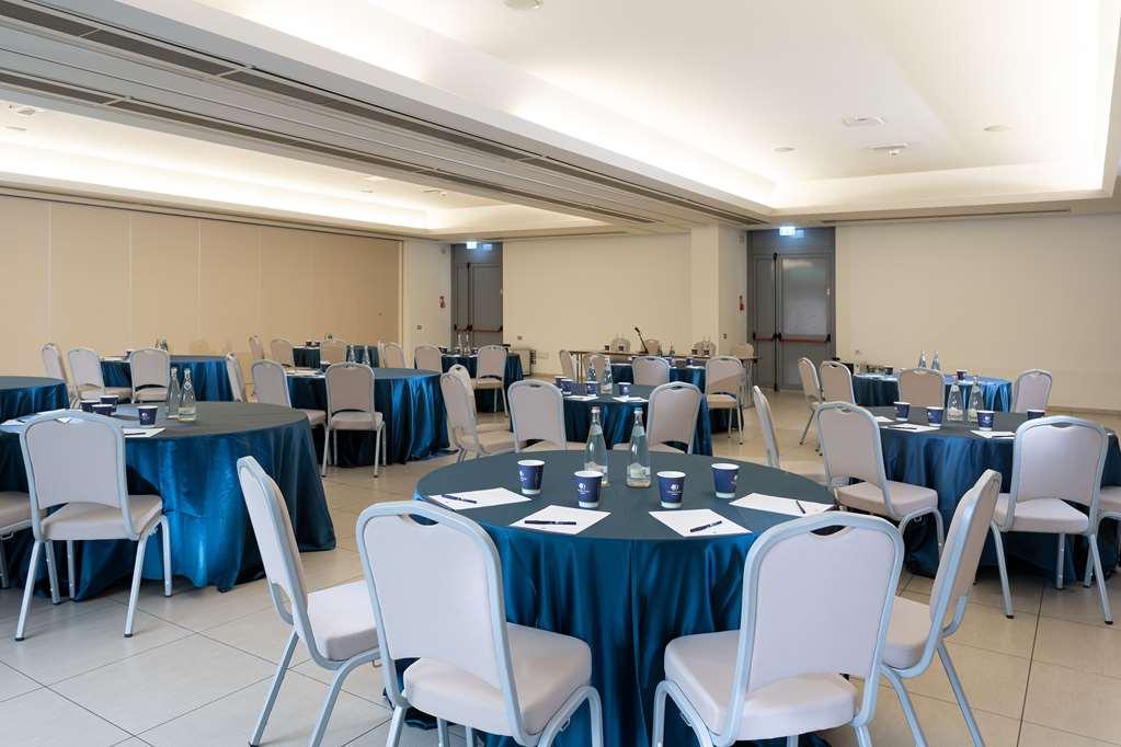 Doubletree By Hilton Milan Malpensa Solbiate Olona Hotel Instalações foto