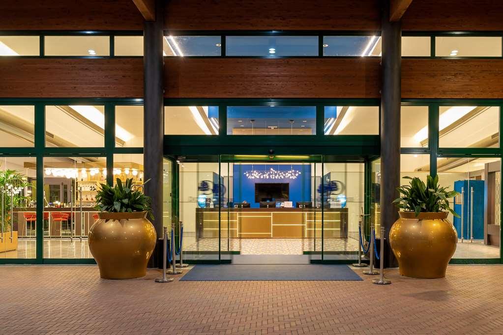 Doubletree By Hilton Milan Malpensa Solbiate Olona Hotel Exterior foto